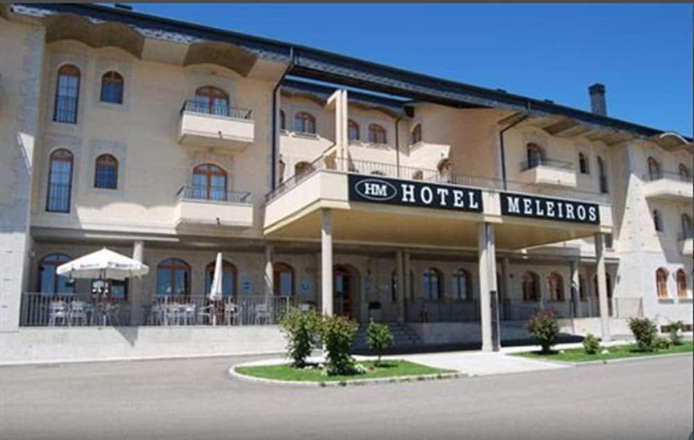 Hotel Meleiros Castro De Sanabria Exterior photo